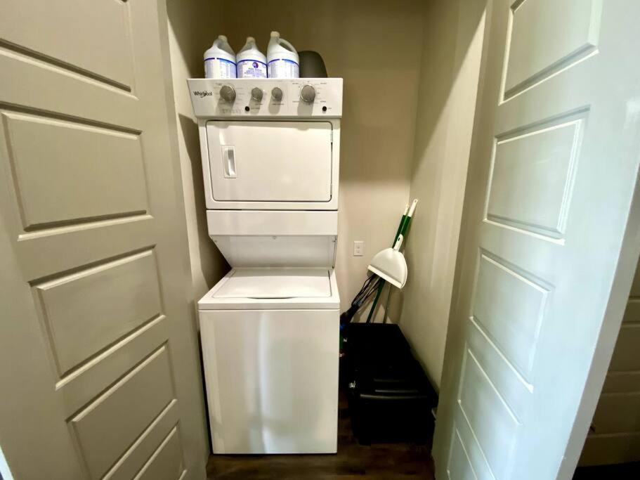Luxury Apartment With King Bed And Pool And Free Parking 4 Houston Exterior foto