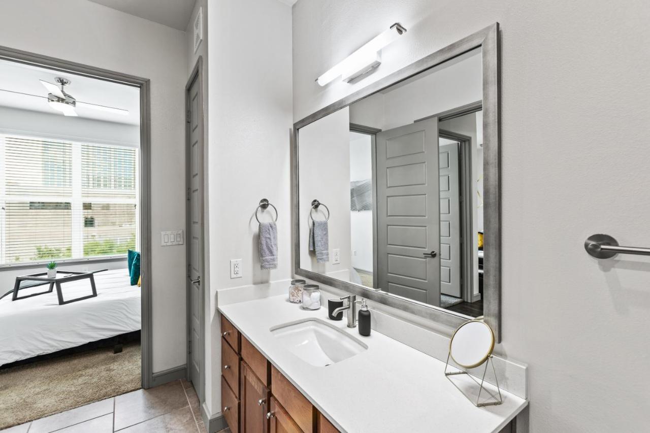 Luxury Apartment With King Bed And Pool And Free Parking 4 Houston Exterior foto